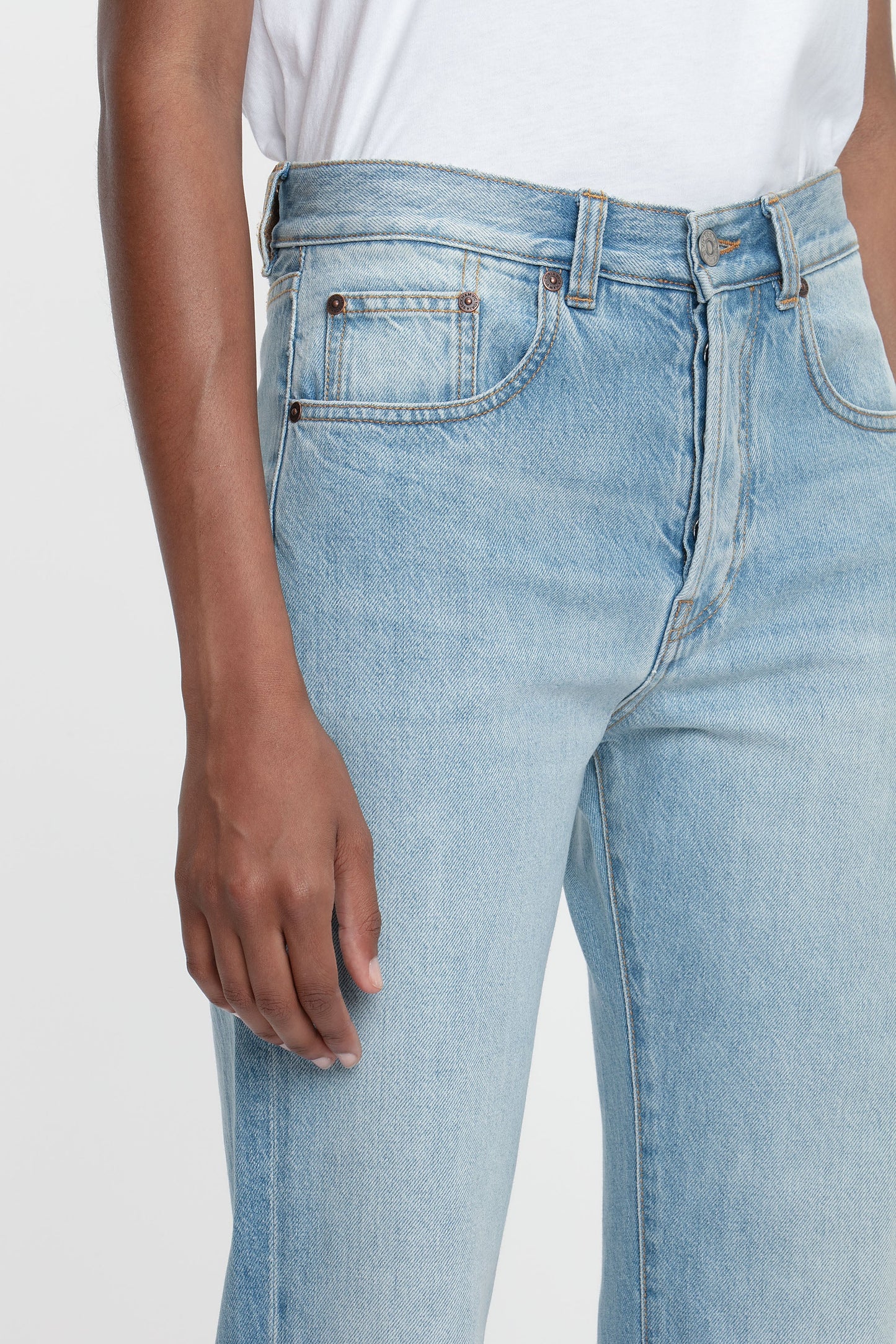 Victoria Relaxed Jean In Light Blue Wash