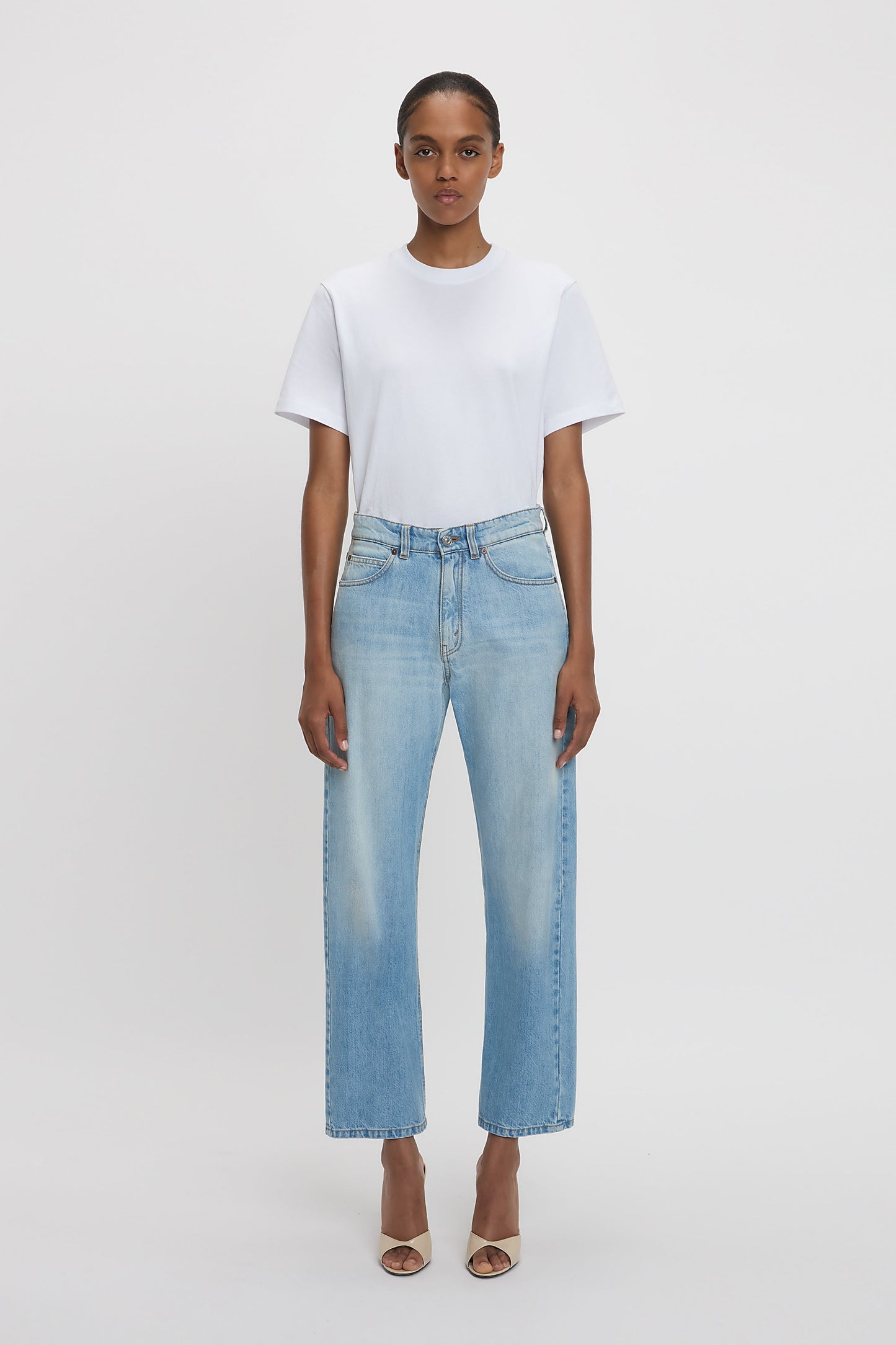 Bernie Relaxed Jean In Light Blue Wash