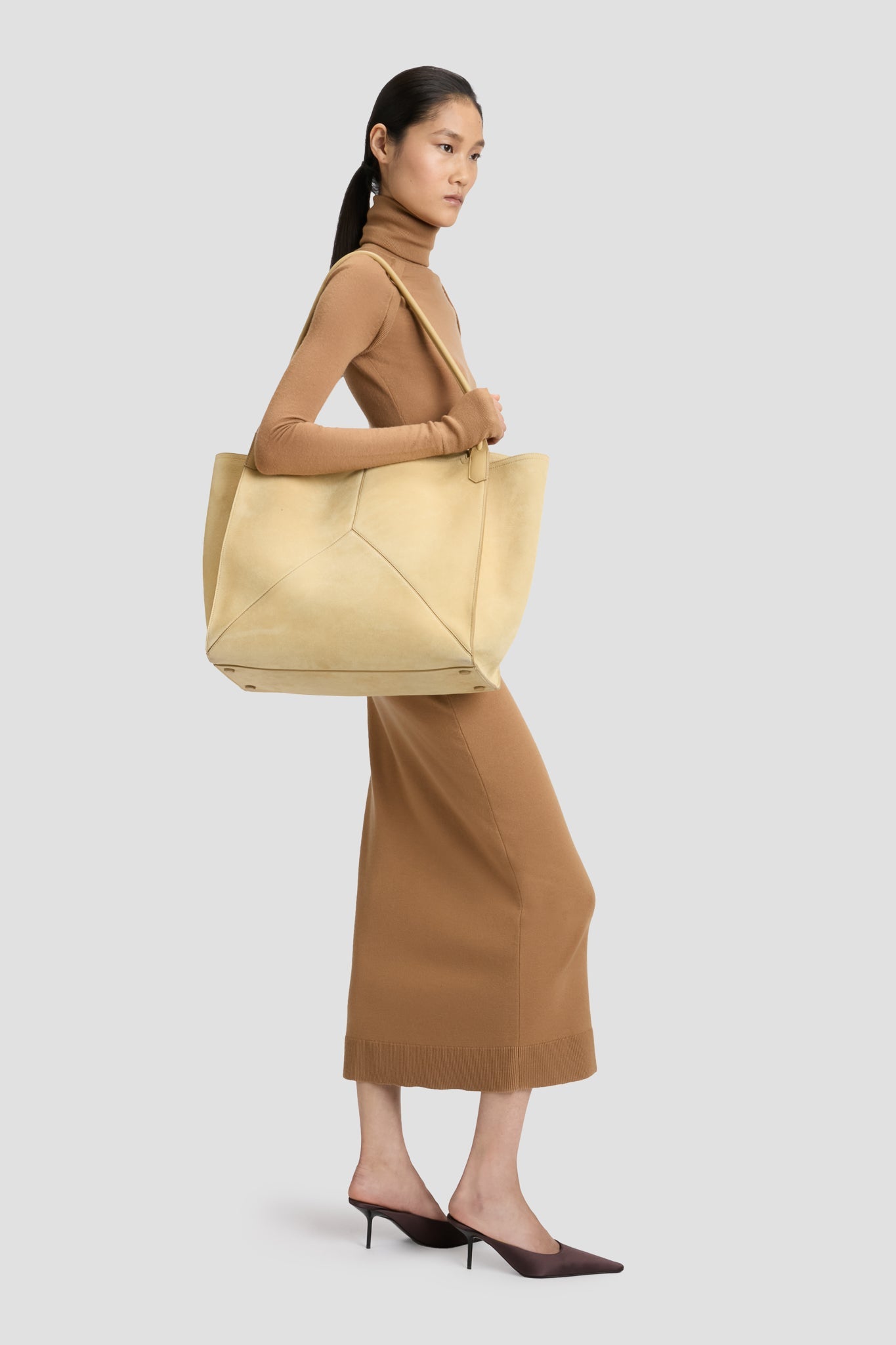 Large Victoria Tote In Sand Suede