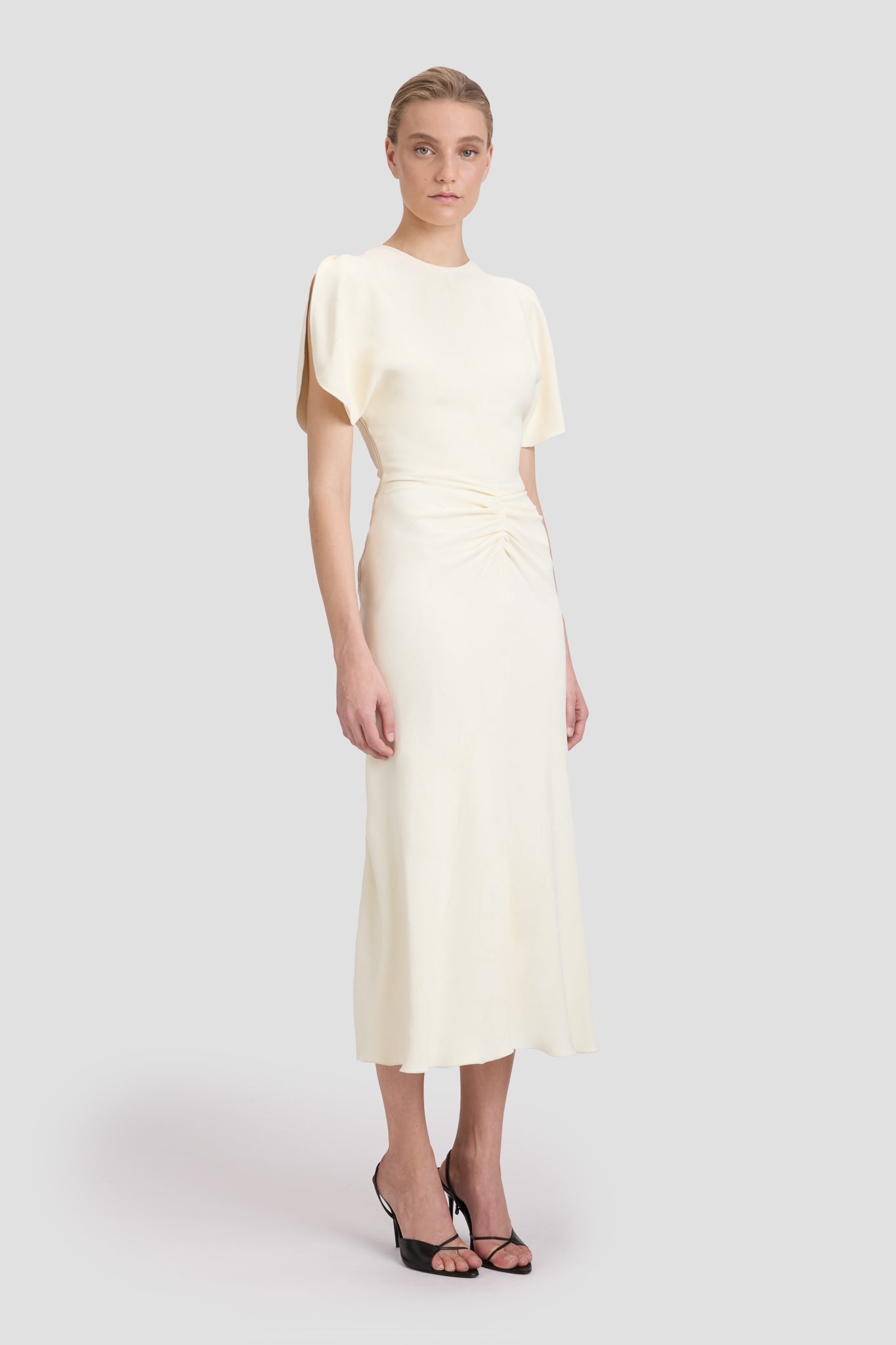 Robe Midi à Taille Froncée en Ivoire