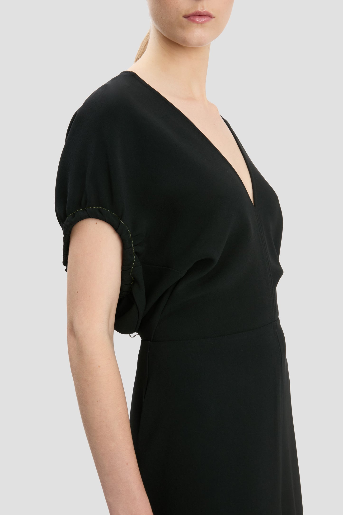 Blouson Detail Midi Dress In Black