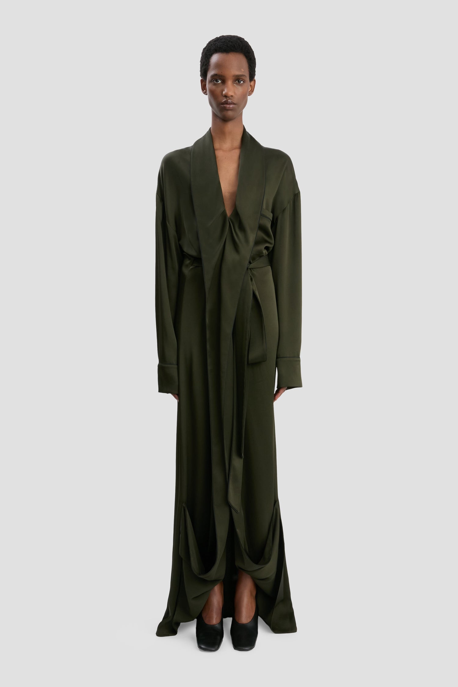 Robe longue à détails portefeuille en olive foncé