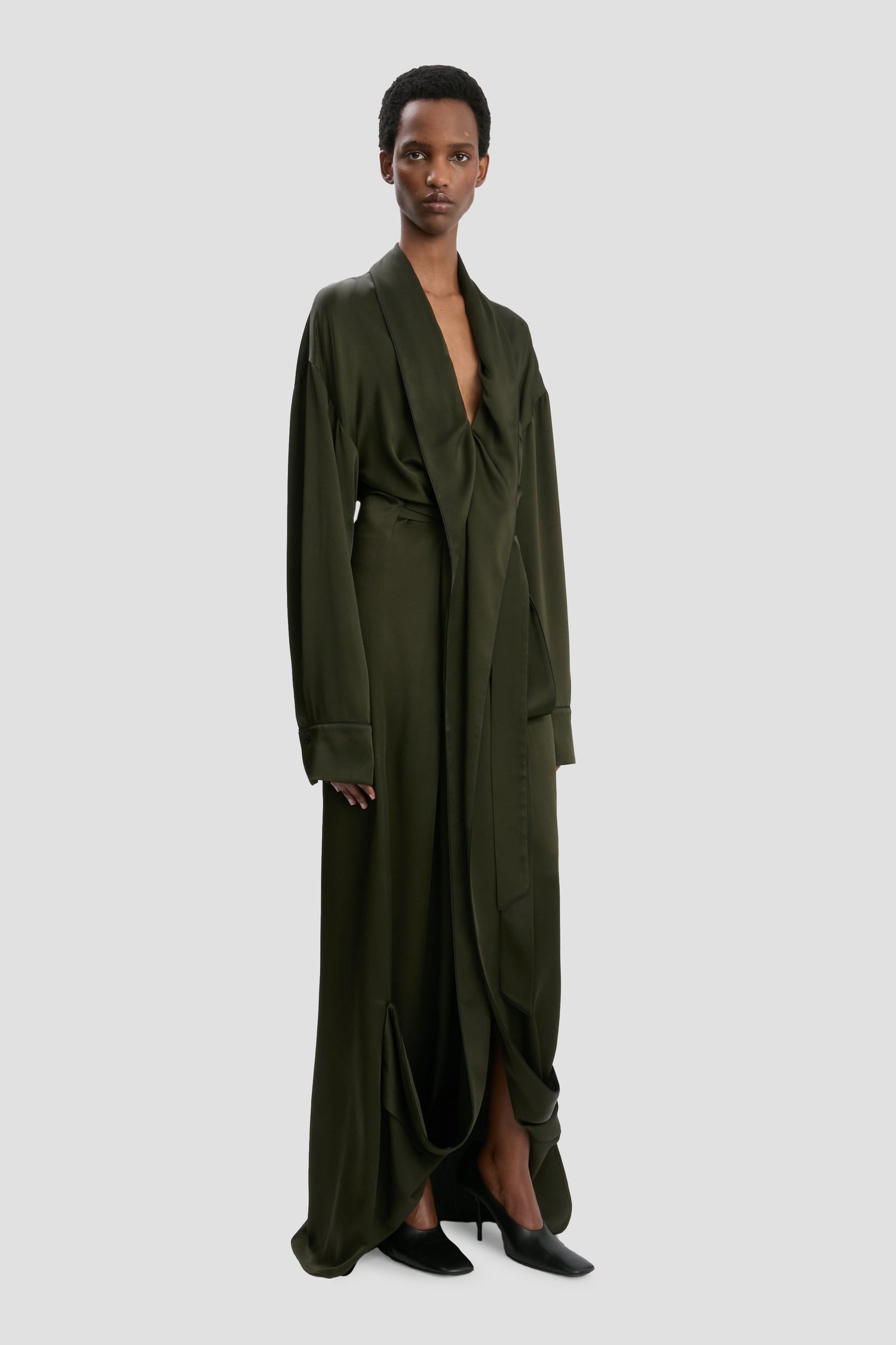 Robe longue à détails portefeuille en olive foncé