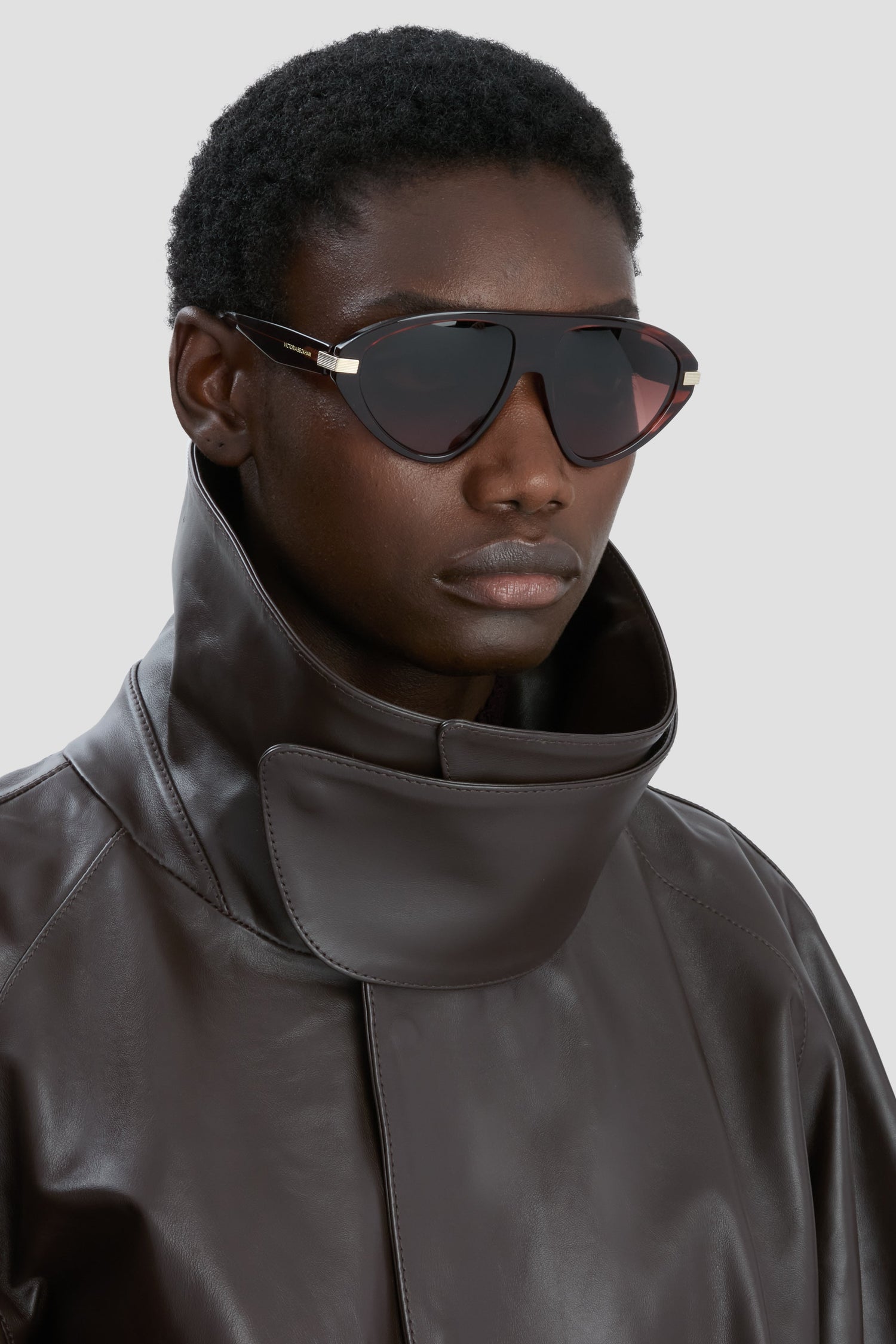 Visor Hinge-Detail Sunglasses in Striped Wine