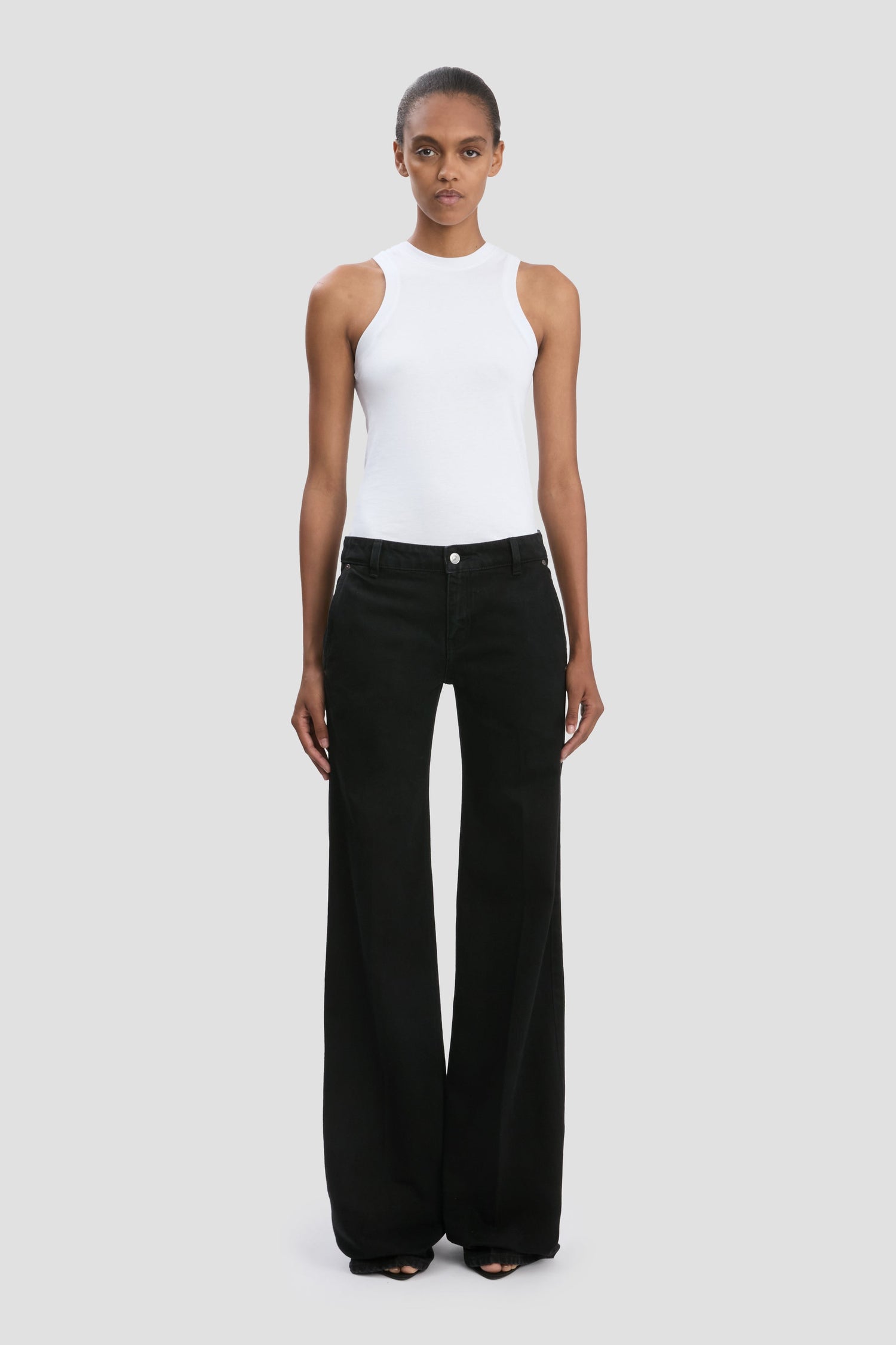 Gigi Low Waist Straight Leg Jean In Washed Black