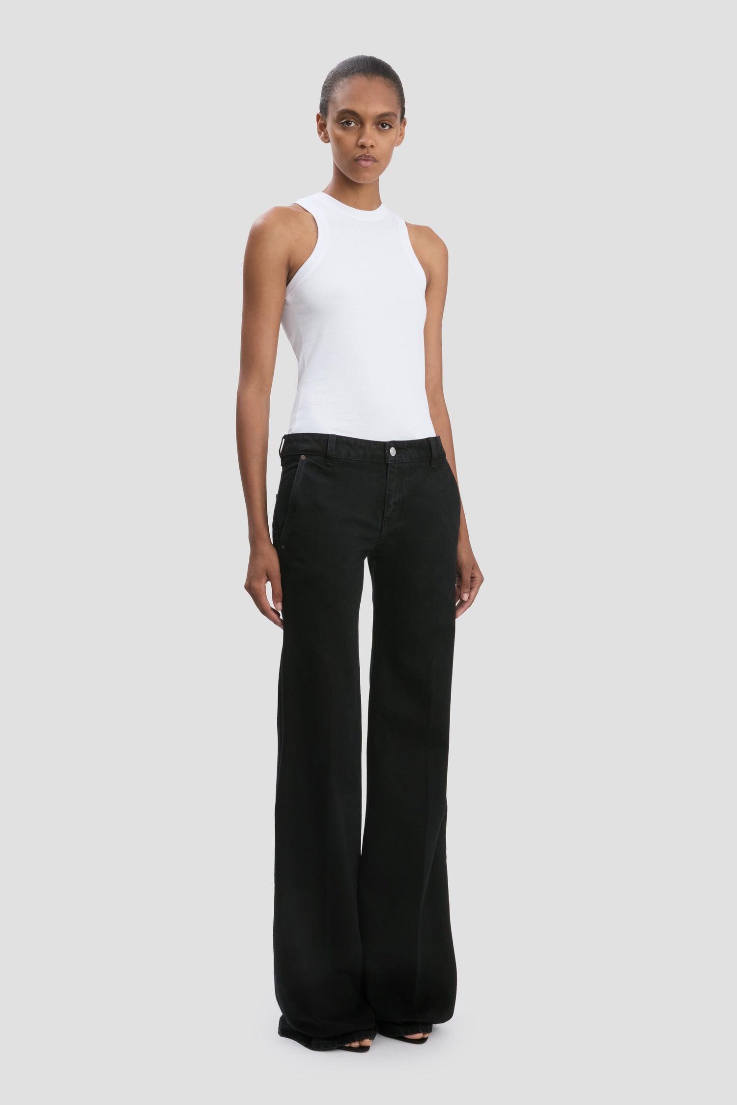 Gigi Low Waist Straight Leg Jean In Washed Black