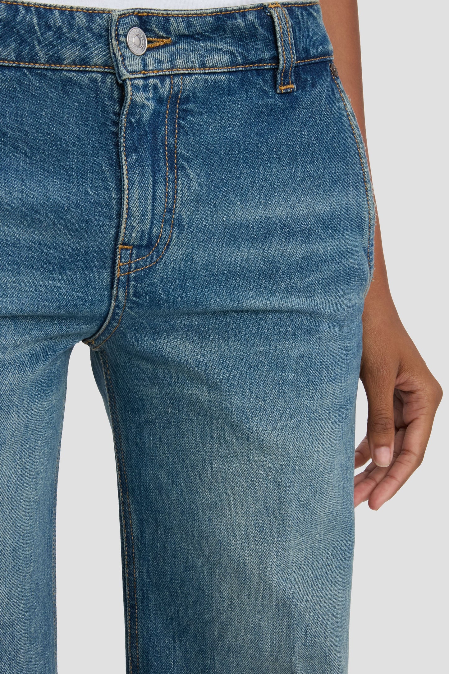 Gigi Low Waist Straight Leg Jean In Mid Blue
