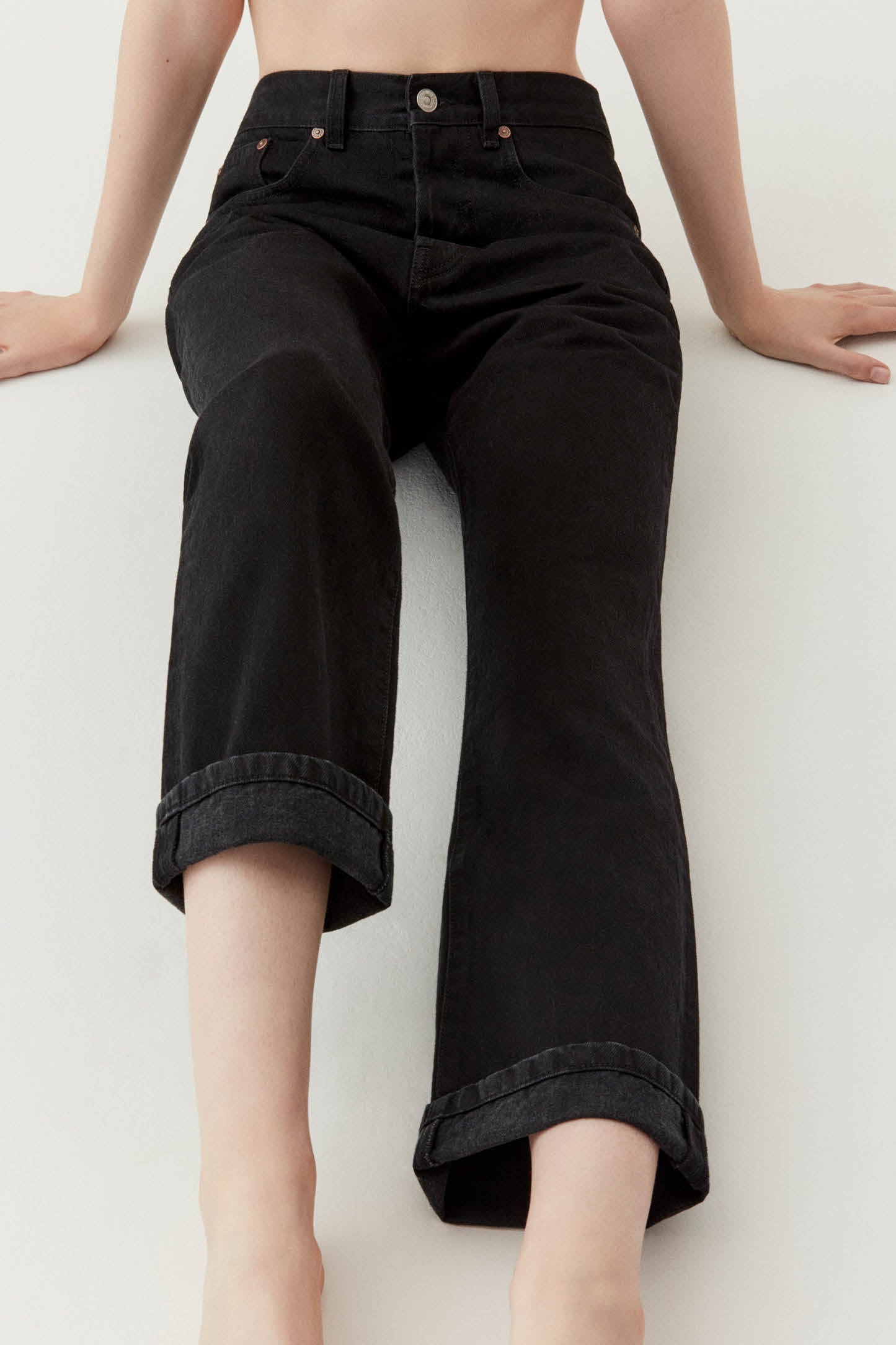 Victoria Relaxed Jean In Washed Black
