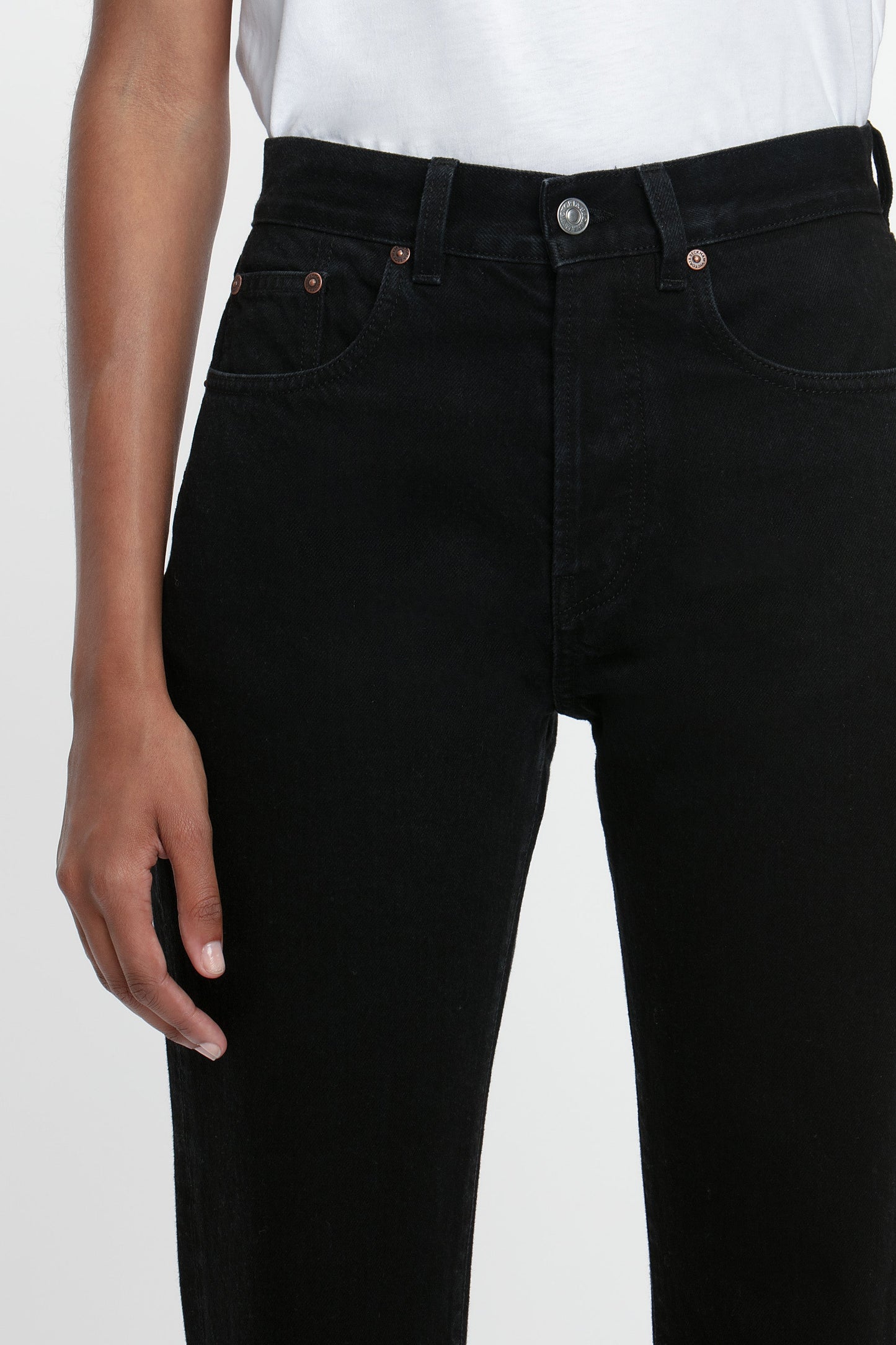 Victoria Relaxed Jean In Washed Black