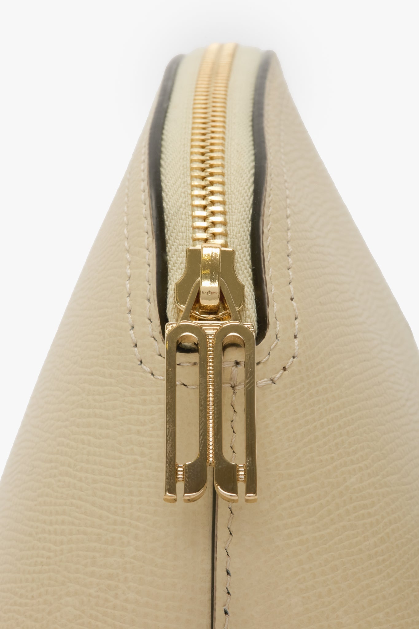 Victoria Large Travel Pouch In Ivory Grained Leather