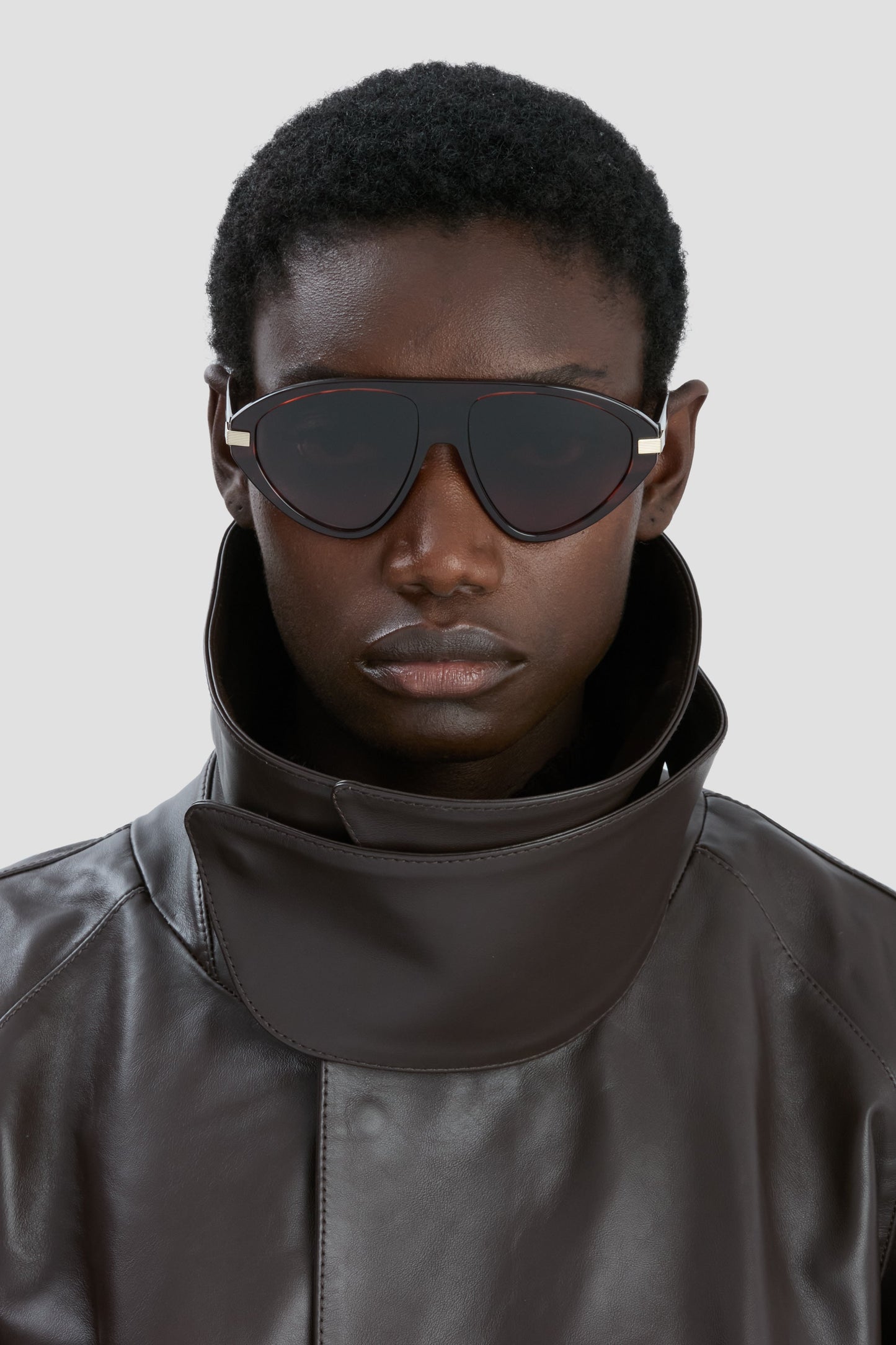 Visor Hinge-Detail Sunglasses in Striped Wine